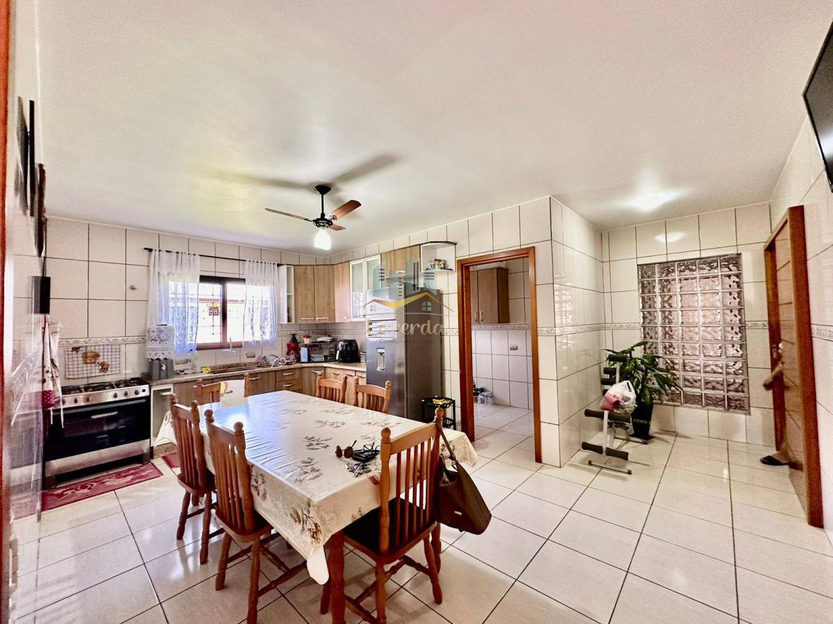 Belíssima casa a venda no bairro Vila Juliana! - Nilson Lacerda Filho Corretor de Imóveis