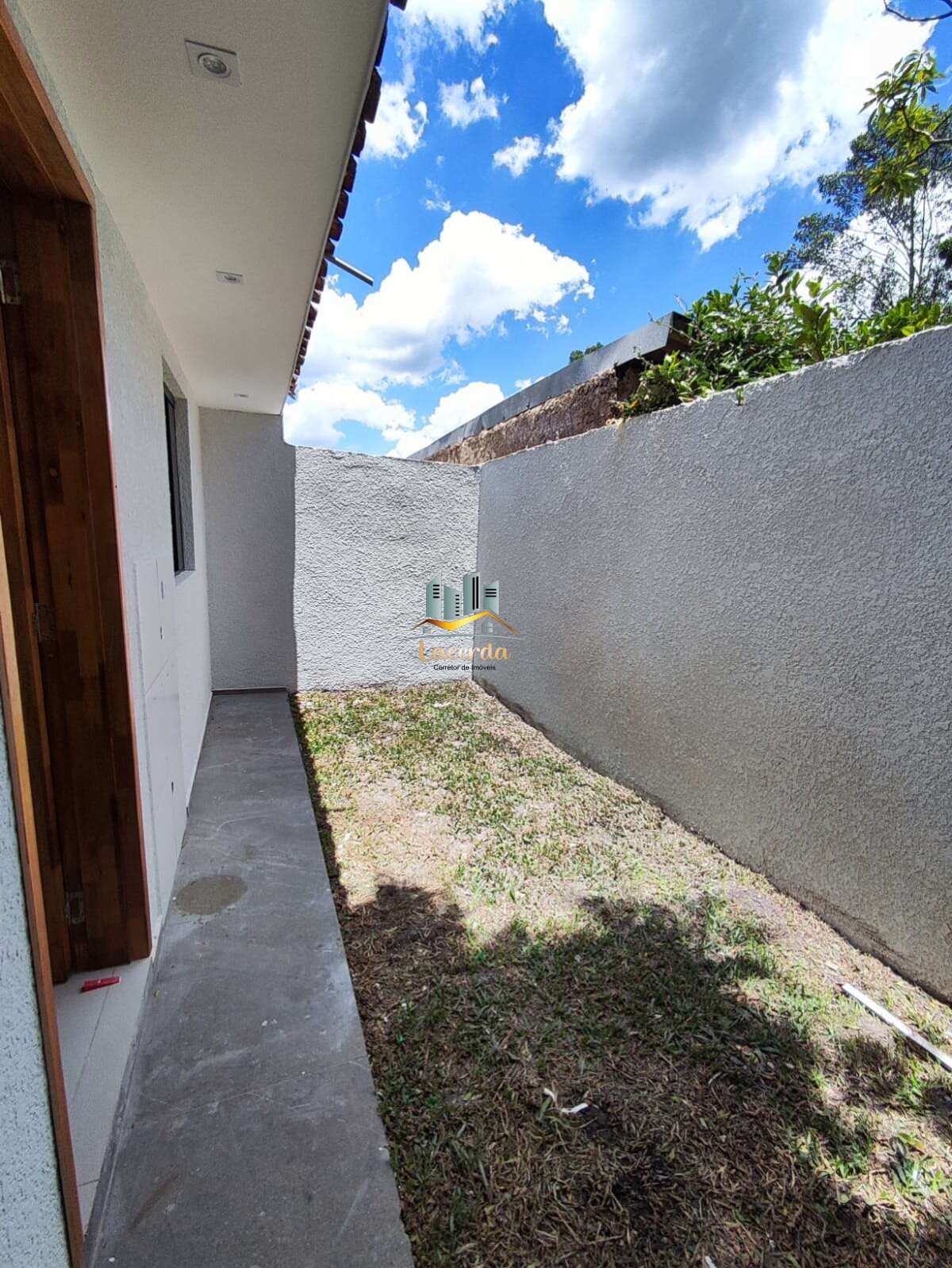 Casa à venda em Piraquara, Planta Deodoro, com 2 quartos, 48m2m² - Nilson Lacerda Filho Corretor de Imóveis