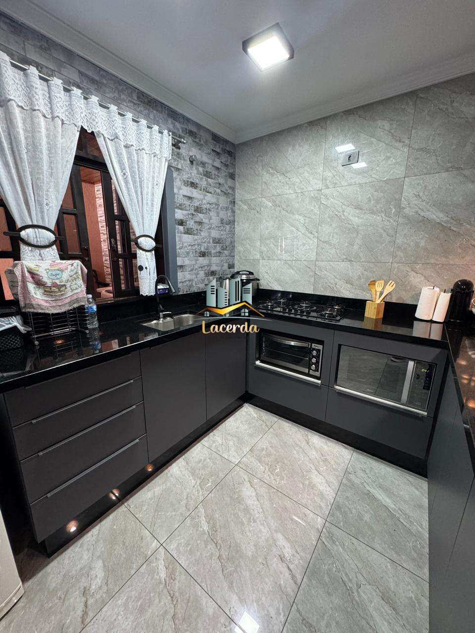 Casa à Venda em Pinhais - Nilson Lacerda Filho Corretor de Imóveis