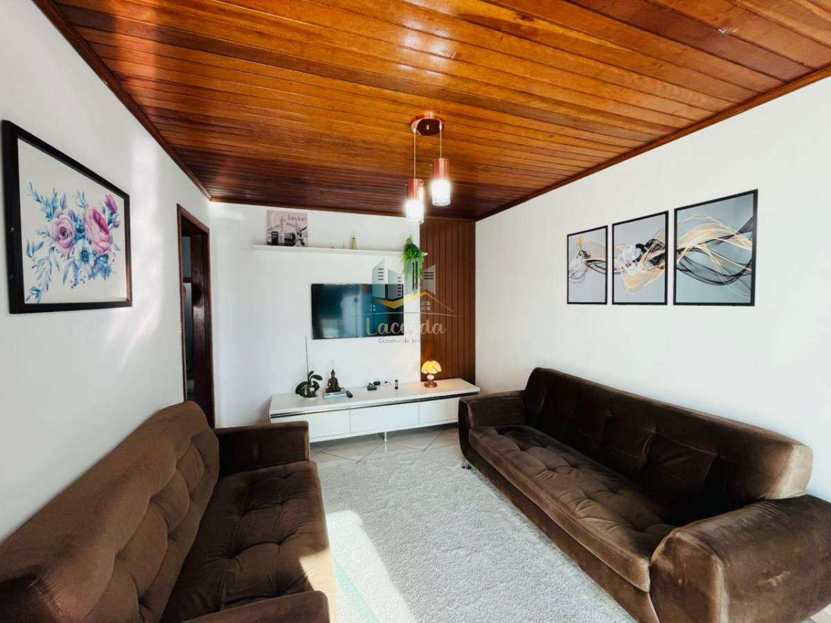 Lindíssima casa à venda no centro de Piraquara!!! - Nilson Lacerda Filho Corretor de Imóveis