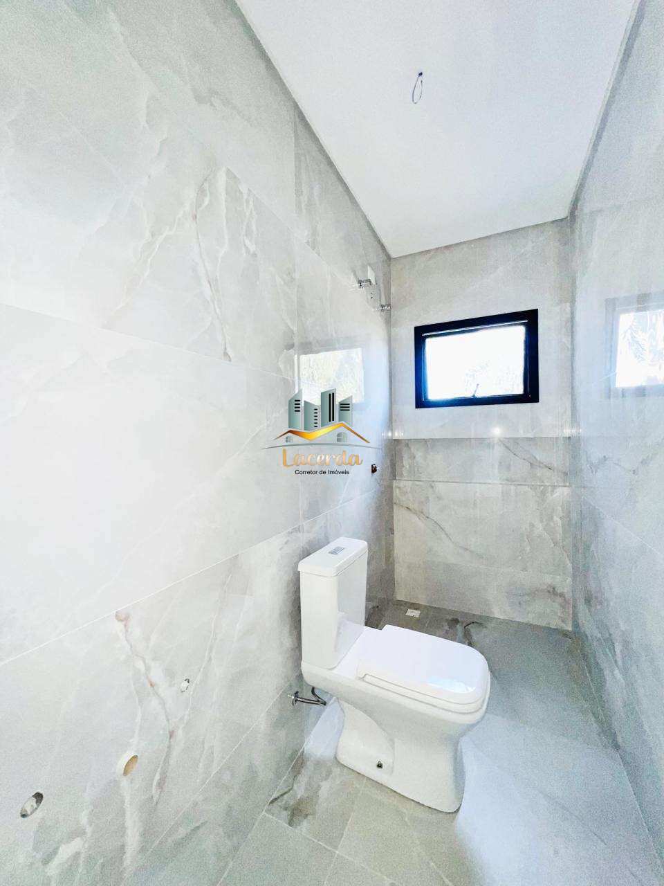 Sobrado  no centro de Pinhais . - Nilson Lacerda Filho Corretor de Imóveis