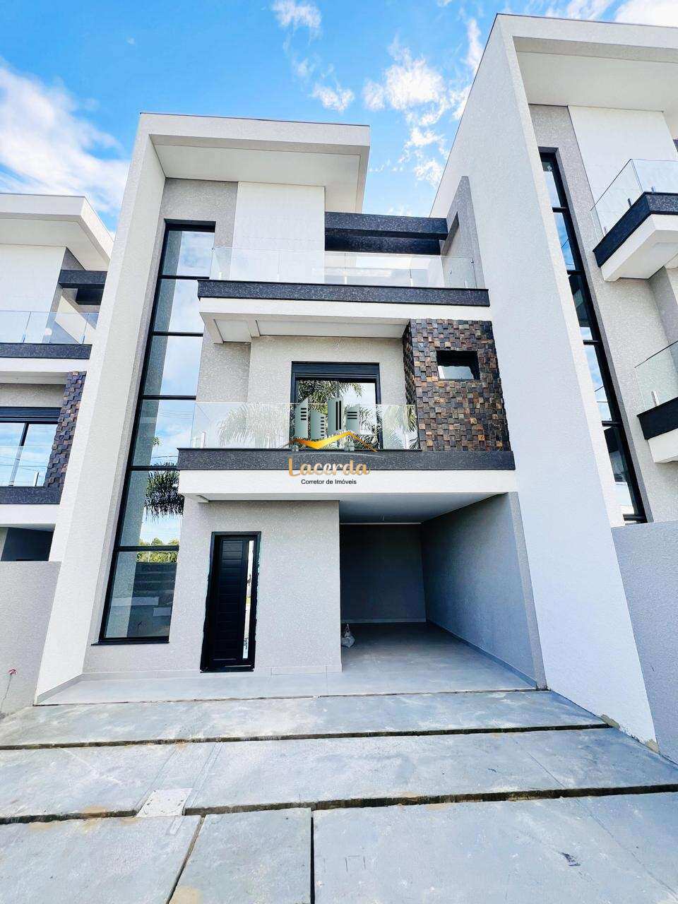 Sobrado  no centro de Pinhais . - Nilson Lacerda Filho Corretor de Imóveis