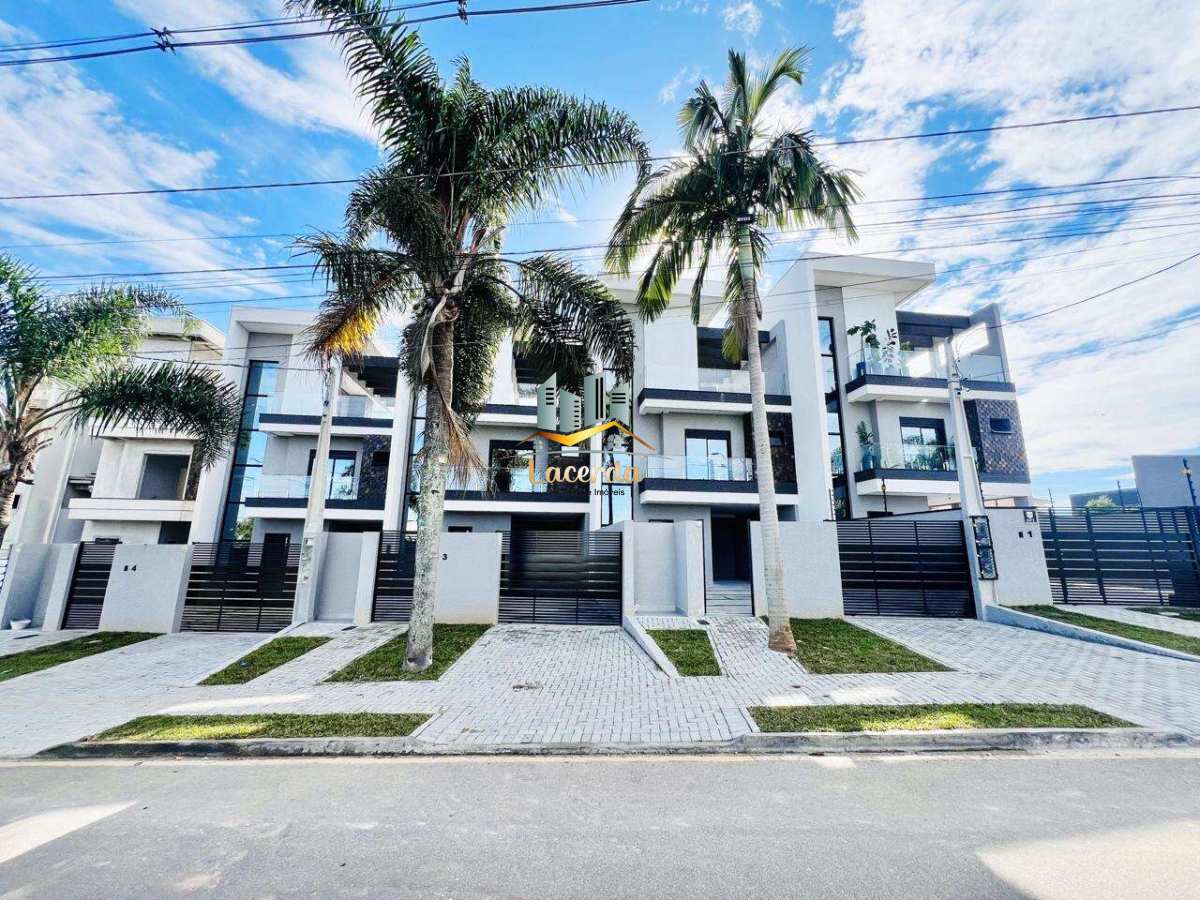 Sobrado  no centro de Pinhais . - Nilson Lacerda Filho Corretor de Imóveis