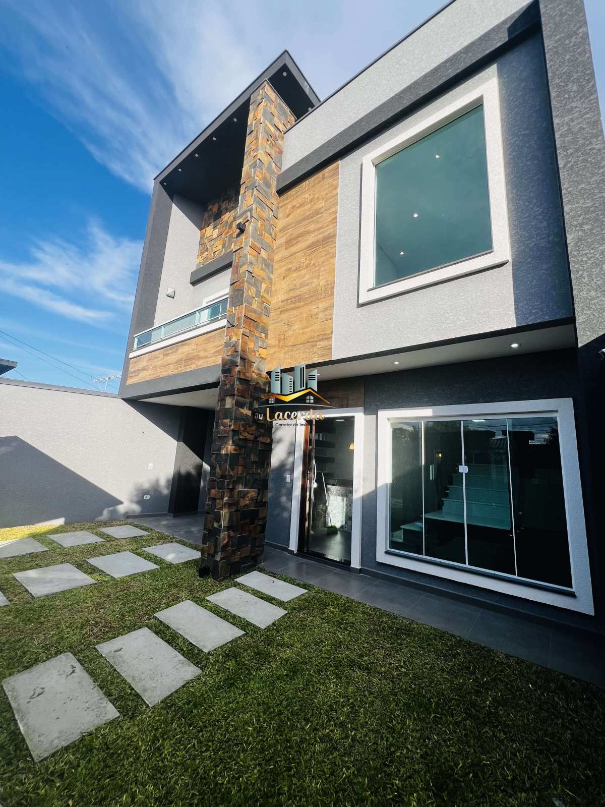 Vendo sobrado em São José dos Pinhais